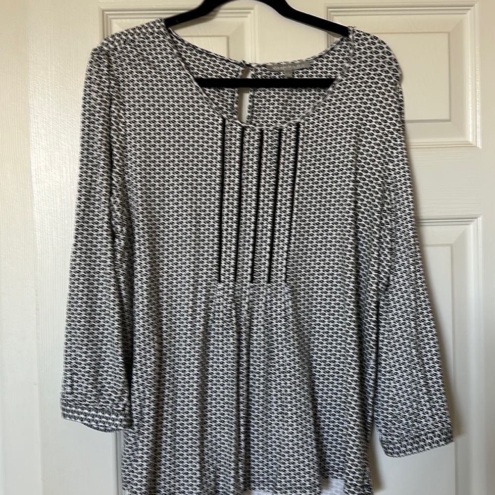 Daniel Rainn - black and white blouse